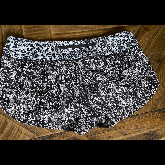 Lululemon Speed Up Shorts Size 10 - Picture 3 of 3